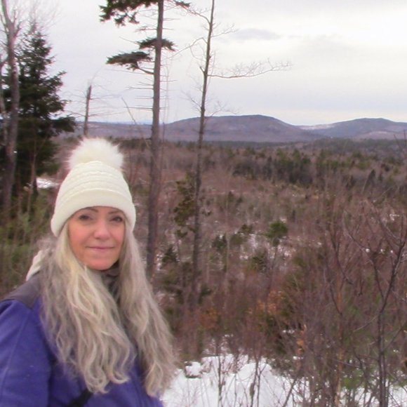 Meet your Posher, Lori - Picture 1 of 2